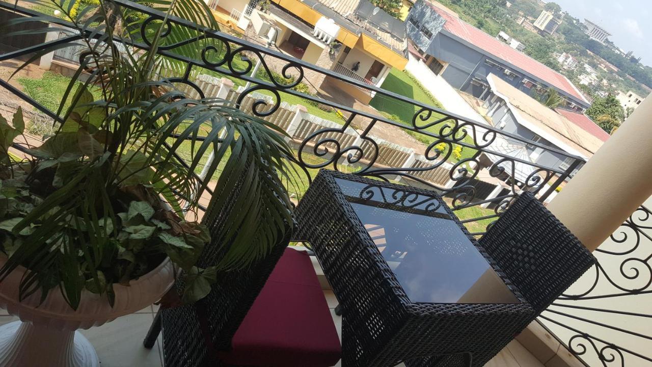 Residences Hotelieres Micheline Et Emile Bastos Yaoundé Екстериор снимка